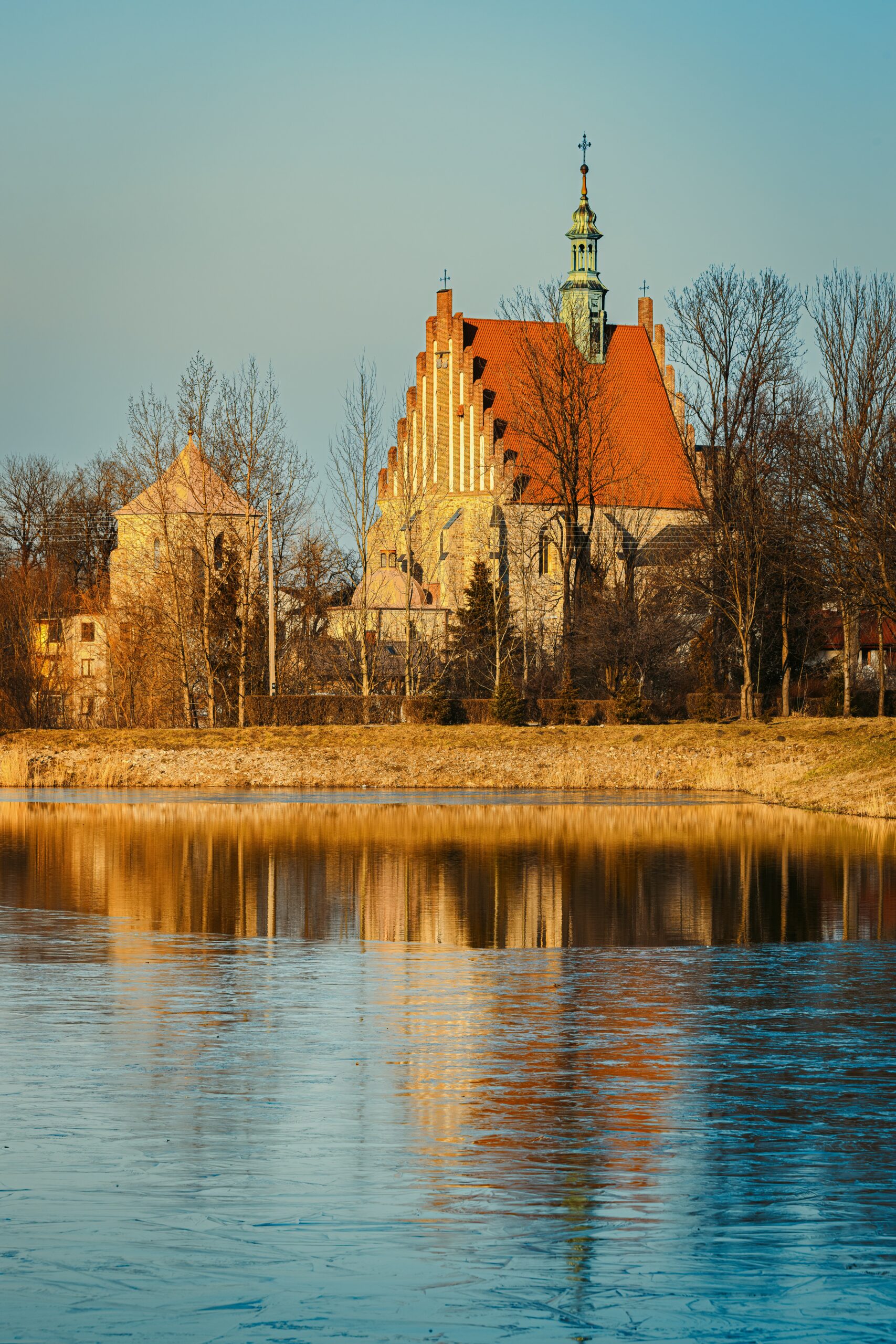 Styl gotycki w architekturze sakralnej – cechy i przykłady